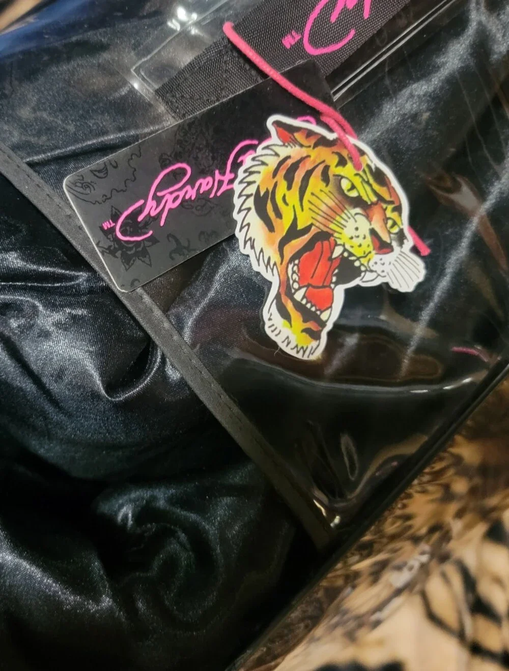 Ed Hardy Comforter Set Sheets Pillow Cases Black Skull & Heart Pillow Queen